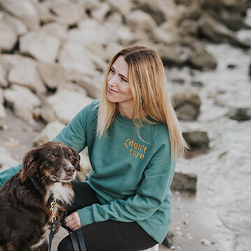 DOGLIFE Bundle: Sweater + Goodiebag